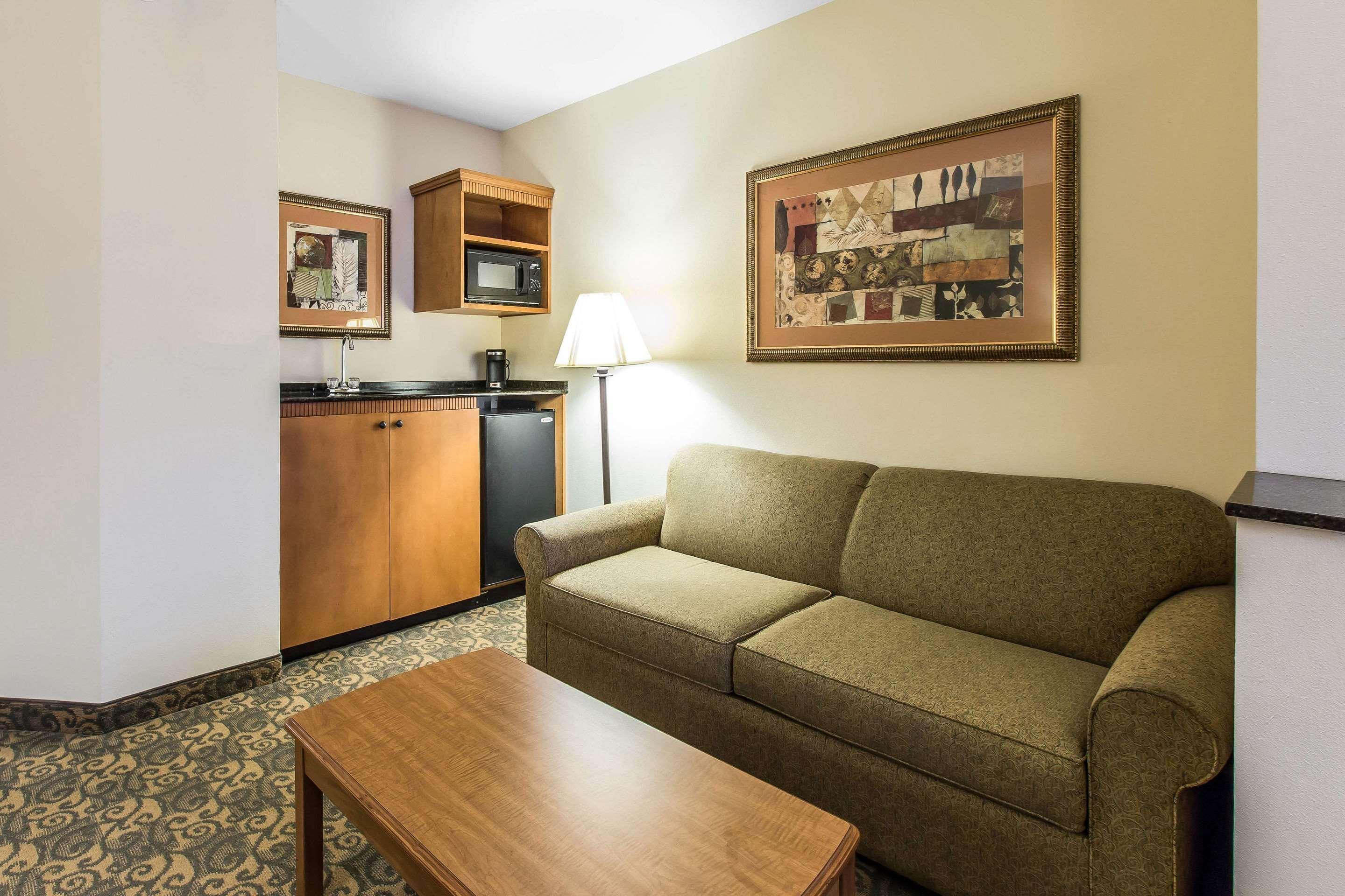 Comfort Inn & Suites Tifton Exterior photo